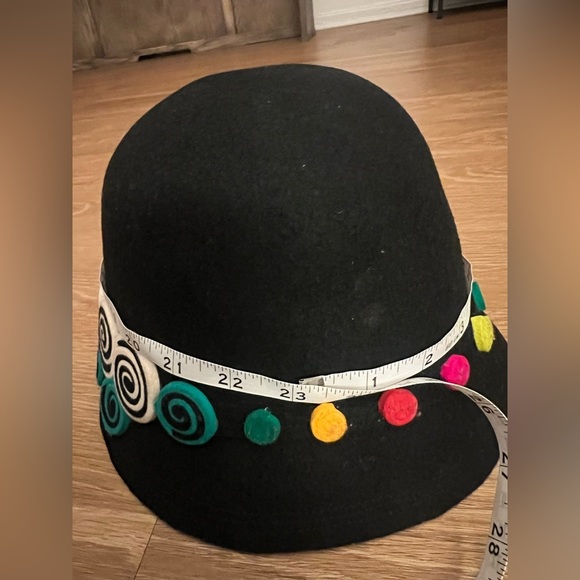 Black sheep’s wool Felt Hat for Women with Spiral Accents, sophisticated - Picture 11 of 11